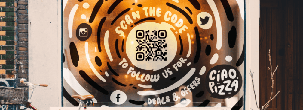 Esempio di QR Code nella vetrina di un ristorante