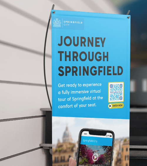 Un banner che promuove il turismo in una città con un QR Code che mostra un video della città.