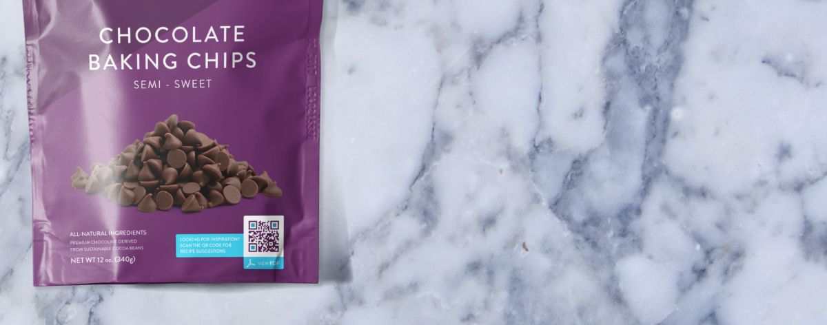 Una confezione viola con un QR Code stampato sopra