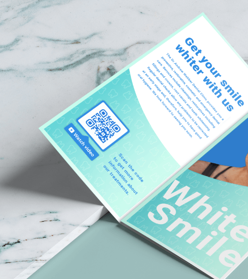 Una brochure con informazioni sullo sbiancamento dei denti e un QR Code con la cornice 