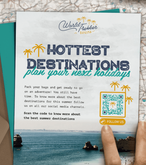 Una cartolina inviata da un'agenzia di viaggi con un QR Code che incoraggia i clienti a seguirli sui social media