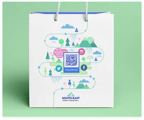 Un sacchetto di carta di un negozio di abbigliamento con un QR Code che collega tutti i loro canali di social network in un'unica pagina.