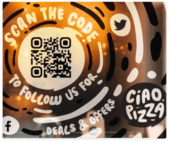 La finestra di un ristorante con un QR Code che collega tutti i loro canali di social network in un'unica pagina.