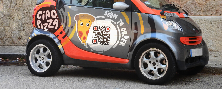 QR Code su un veicolo che mostra il menù di un ristorante